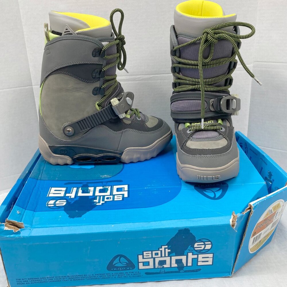 BRAND NEW BURTON FREESTYLE SI STEP IN SNOWBOARD BOOTS! SIZE 4 or 5 GRAY & YELLOW